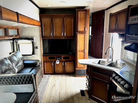 2018 Heartland Pioneer 322 RV Photo 2