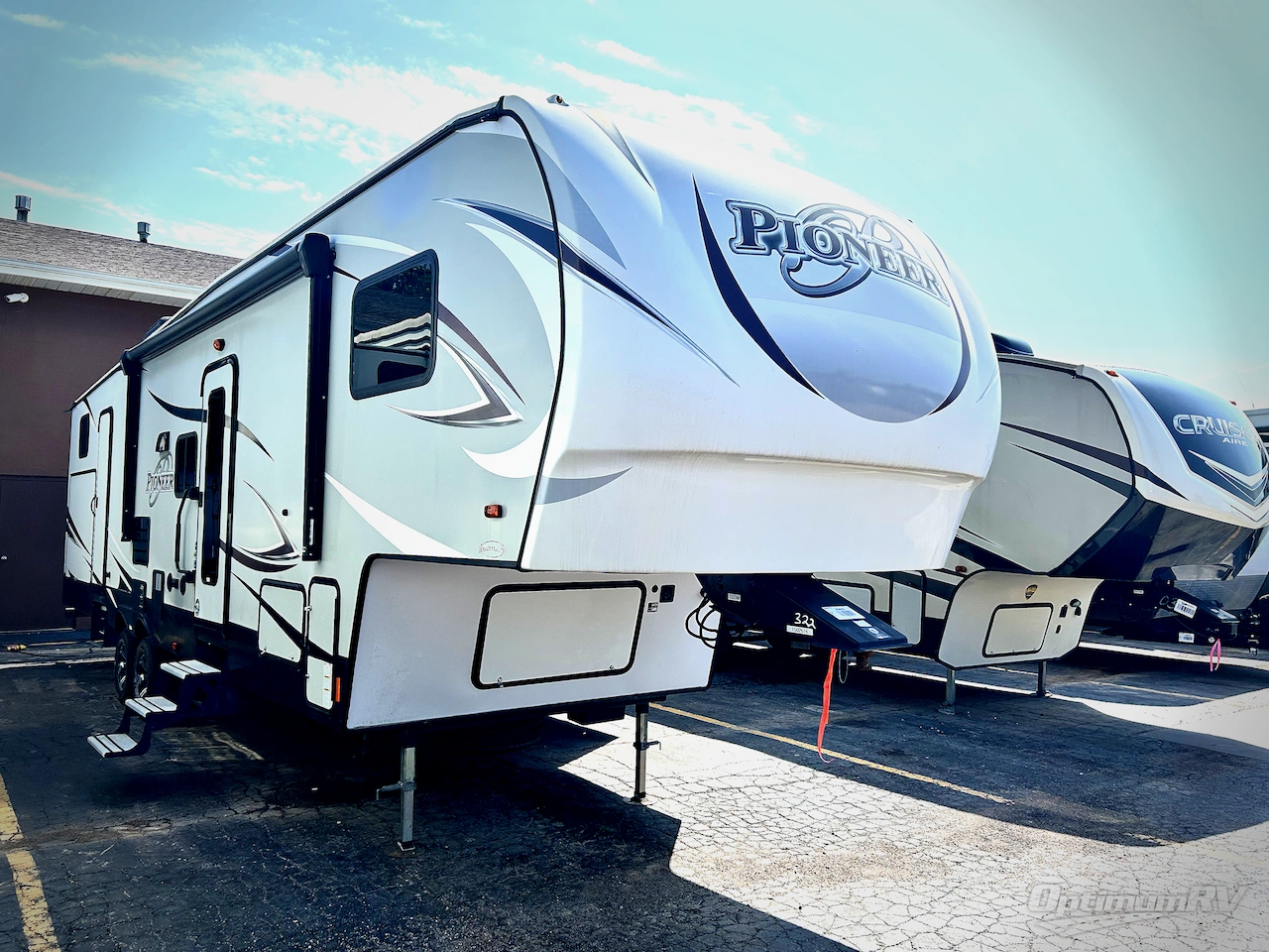 2018 Heartland Pioneer 322 Photo 1