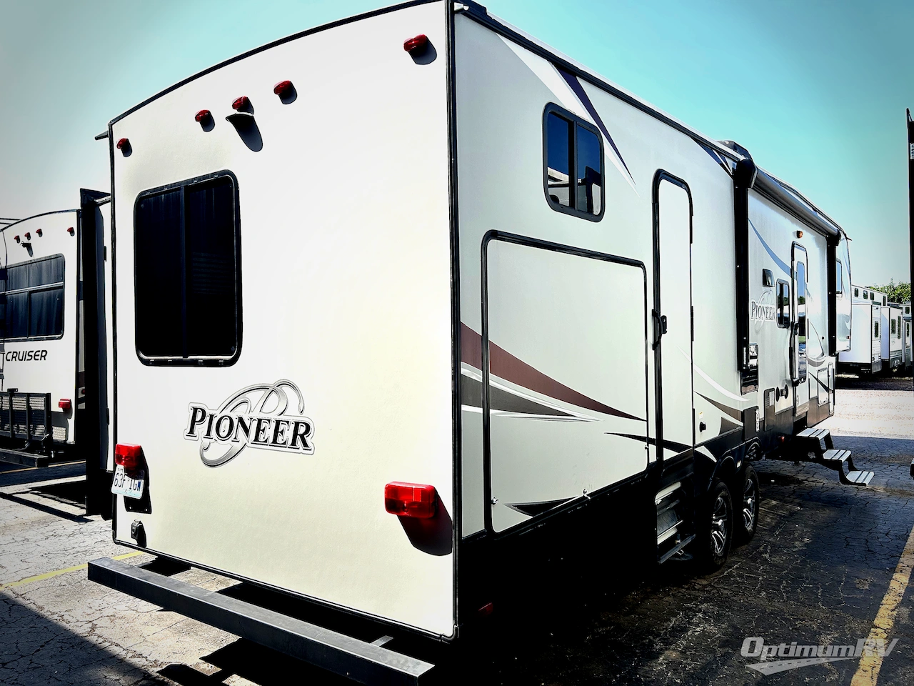 2018 Heartland Pioneer 322 Photo 3