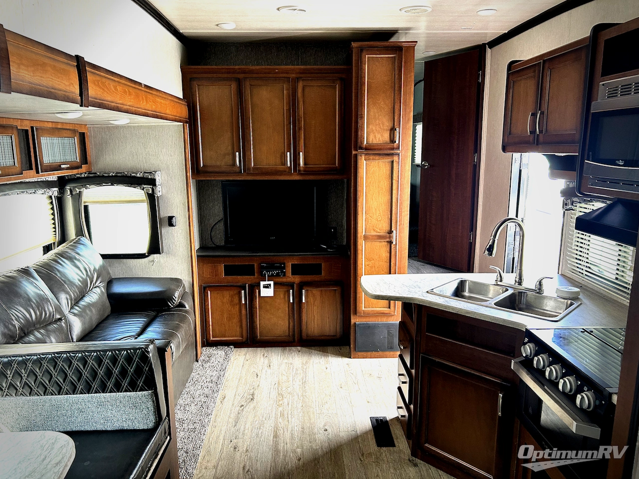 2018 Heartland Pioneer 322 Photo 6