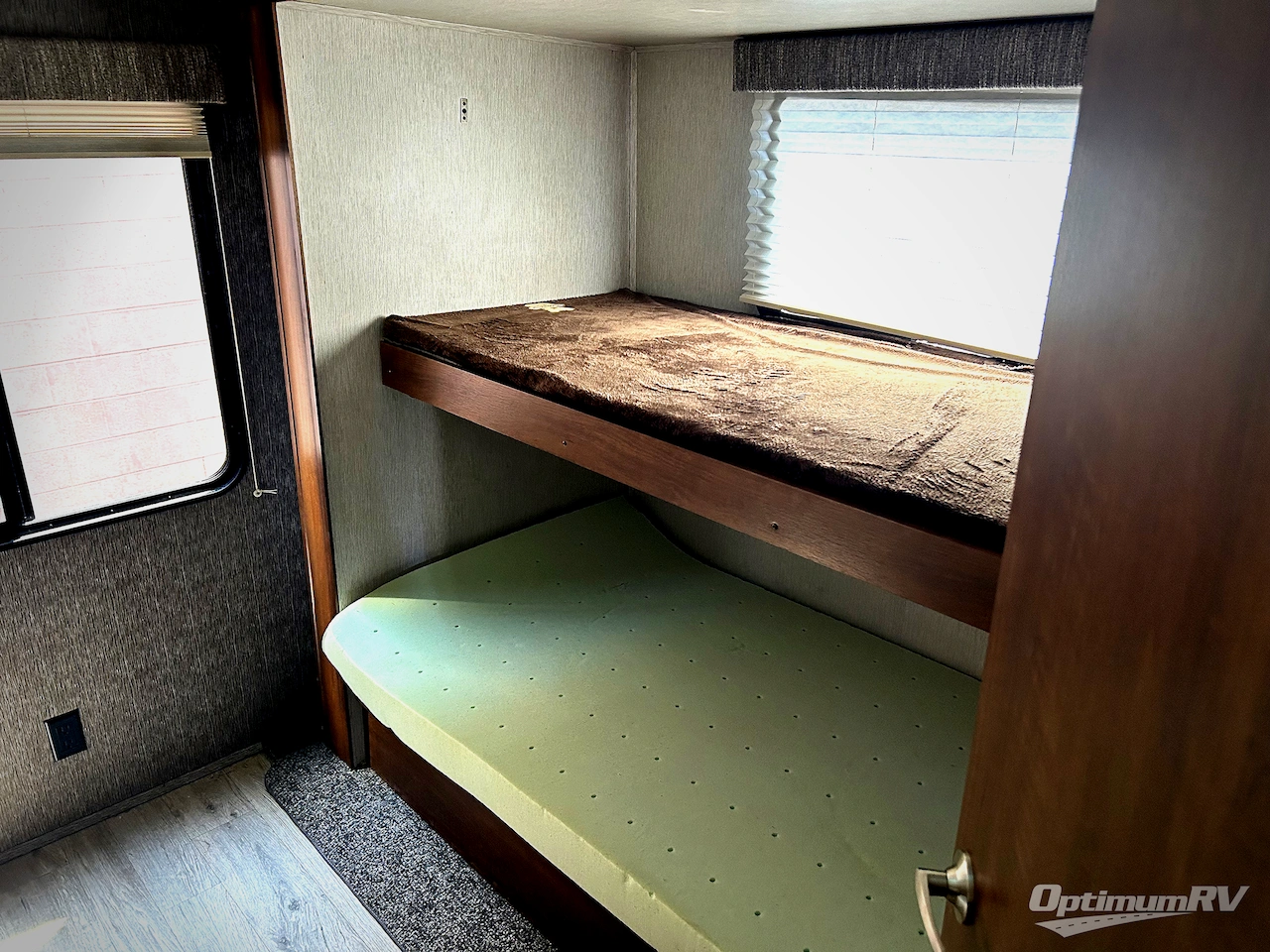2018 Heartland Pioneer 322 Photo 12