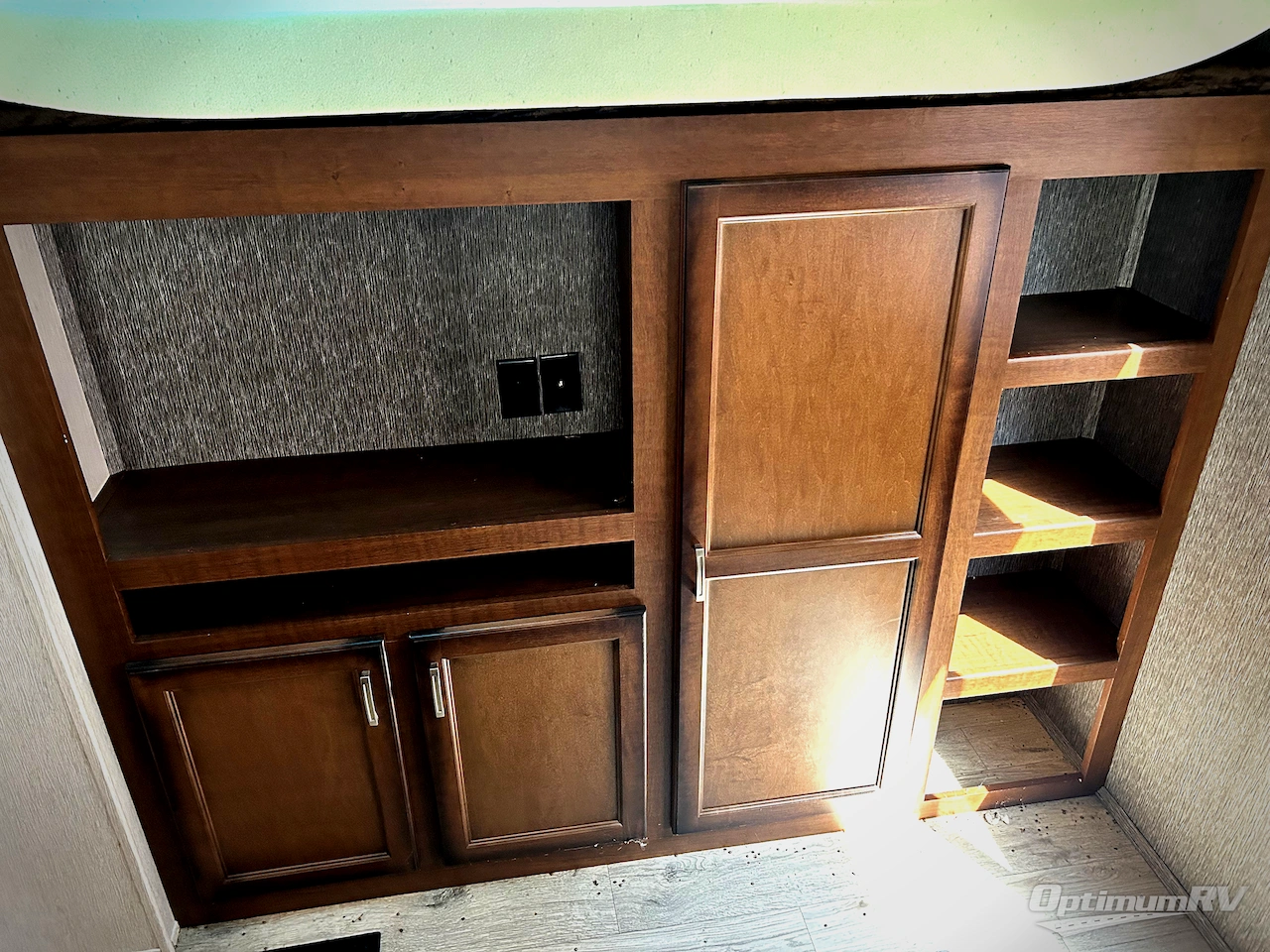 2018 Heartland Pioneer 322 Photo 14