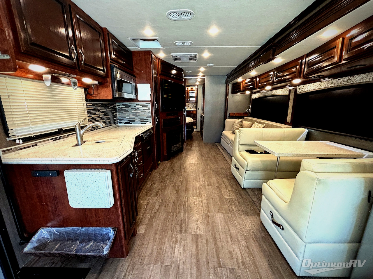 2018 Fleetwood Pace Arrow 36U Photo 4