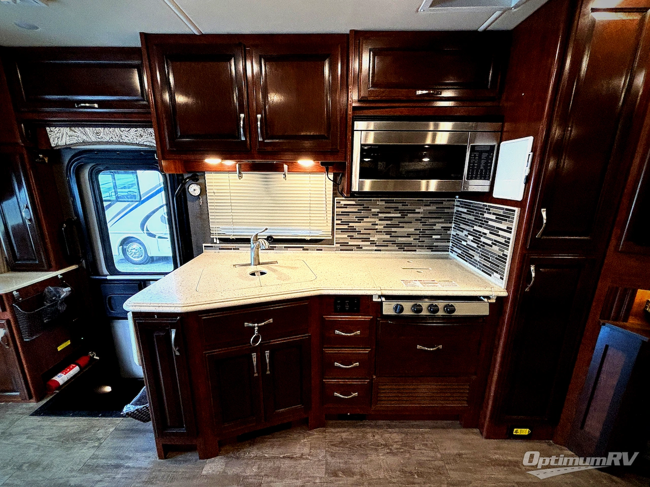 2018 Fleetwood Pace Arrow 36U Photo 6