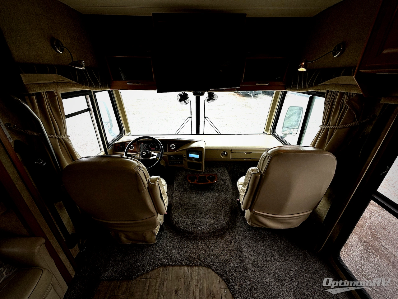 2004 Fleetwood Pace Arrow 35B Photo 4