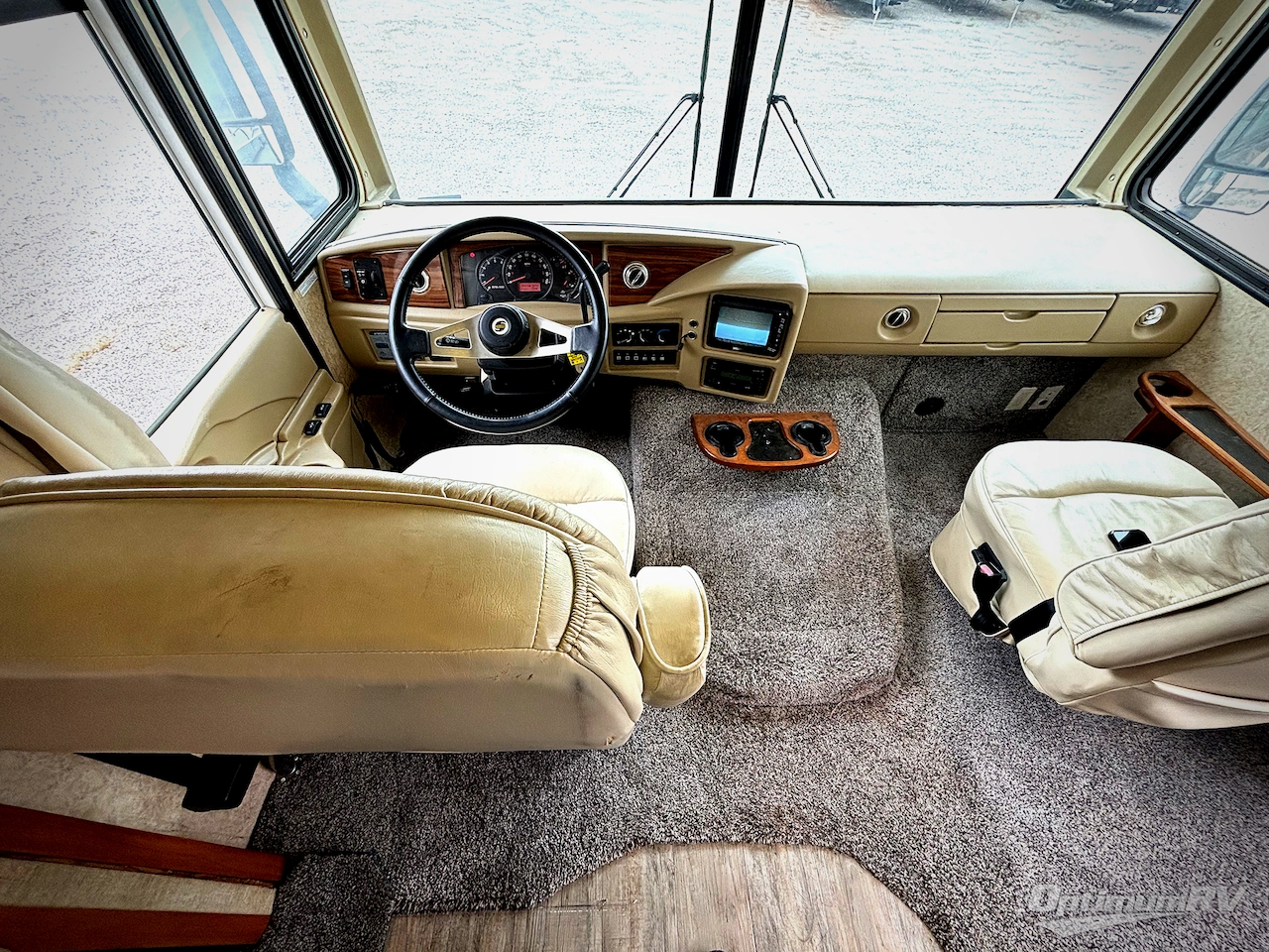 2004 Fleetwood Pace Arrow 35B Photo 5