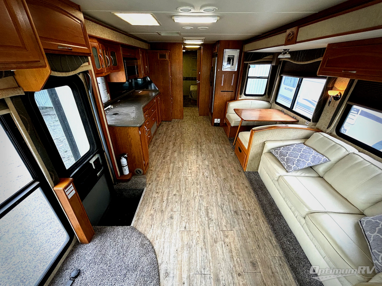 2004 Fleetwood Pace Arrow 35B Photo 6