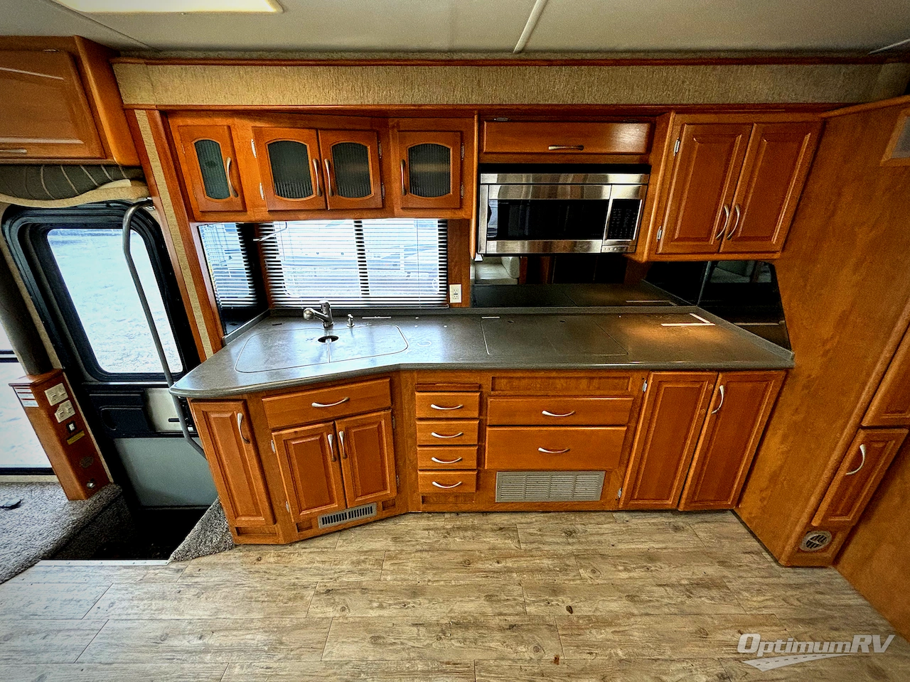2004 Fleetwood Pace Arrow 35B Photo 7
