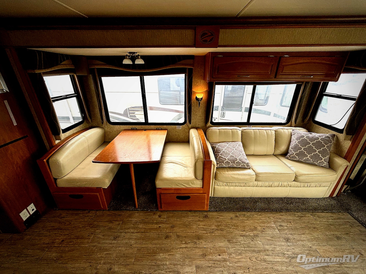 2004 Fleetwood Pace Arrow 35B Photo 8