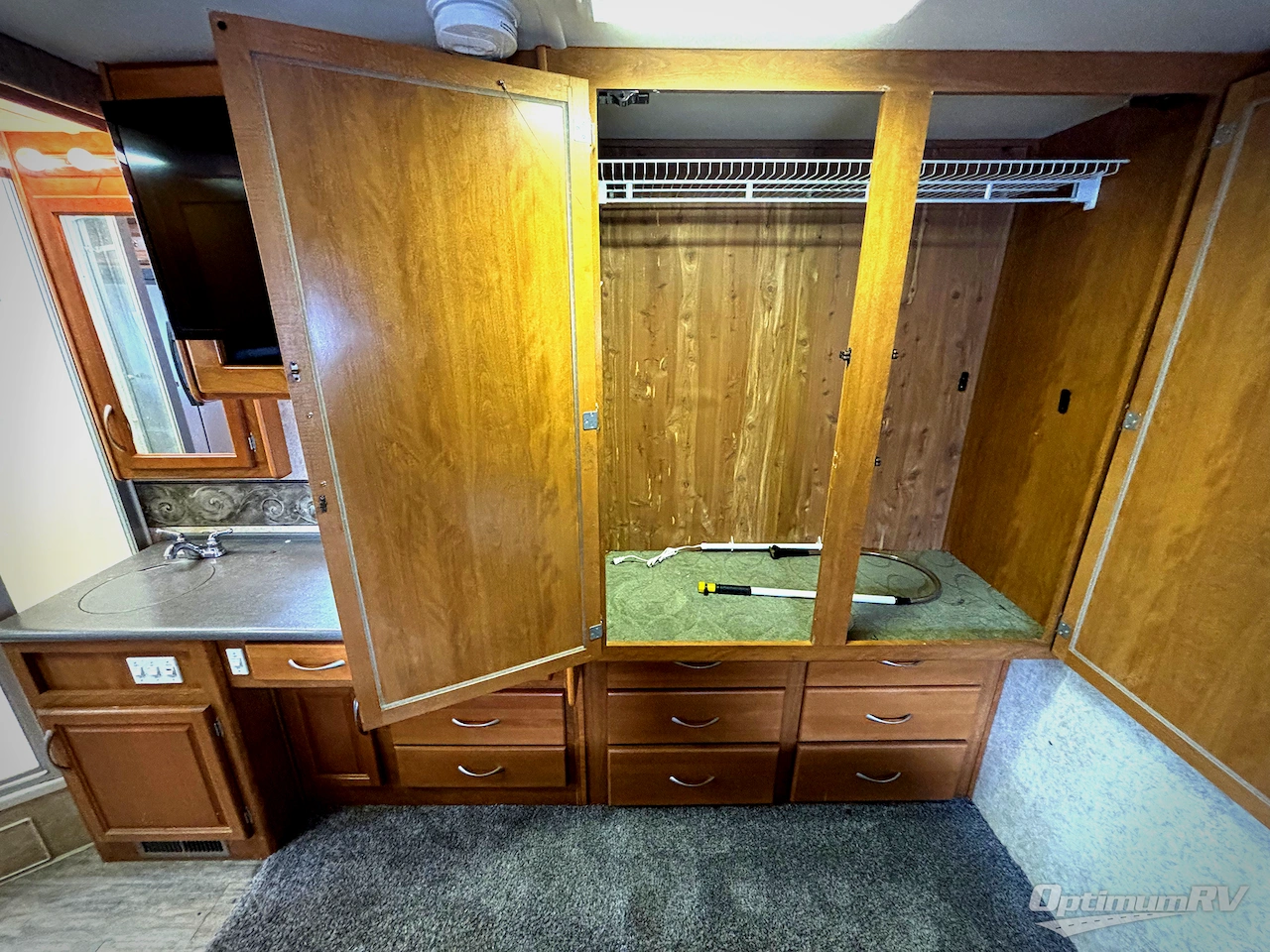 2004 Fleetwood Pace Arrow 35B Photo 12