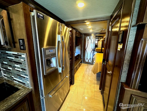 2017 Thor Tuscany 40DX RV Photo 3