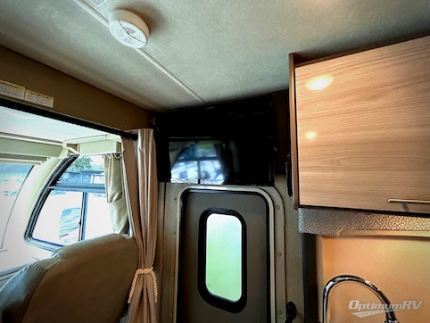 2021 Thor Vegas 24.1 RV Photo 3