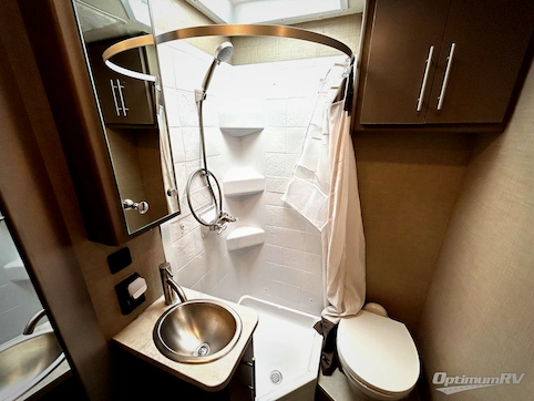 2021 Thor Vegas 24.1 RV Photo 4