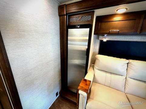2021 Tiffin Wayfarer 25LW RV Photo 3