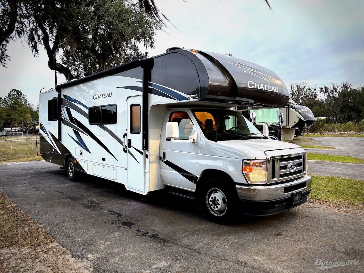 2024 Thor Chateau 31MV Photo 1