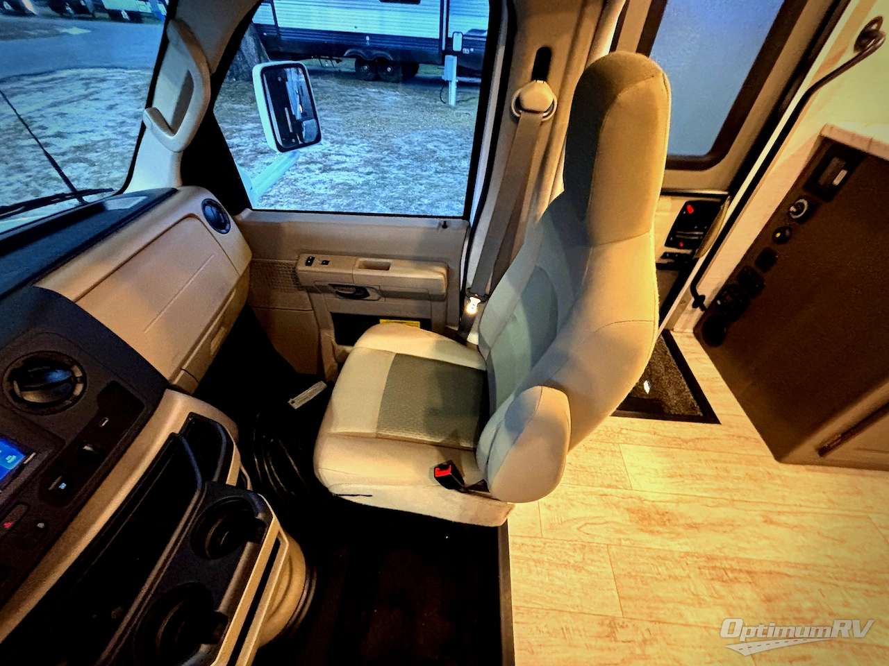 2024 Thor Chateau 31MV Photo 9