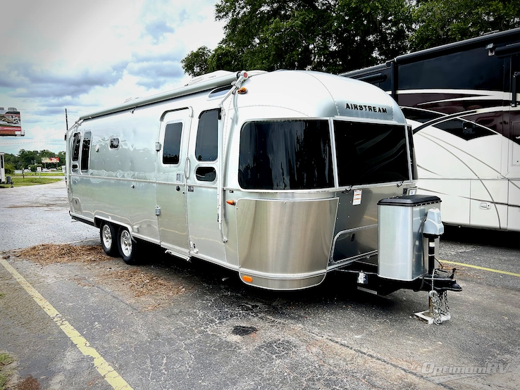 2019 Airstream Flying Cloud 26RB TWIN RV Photo 1