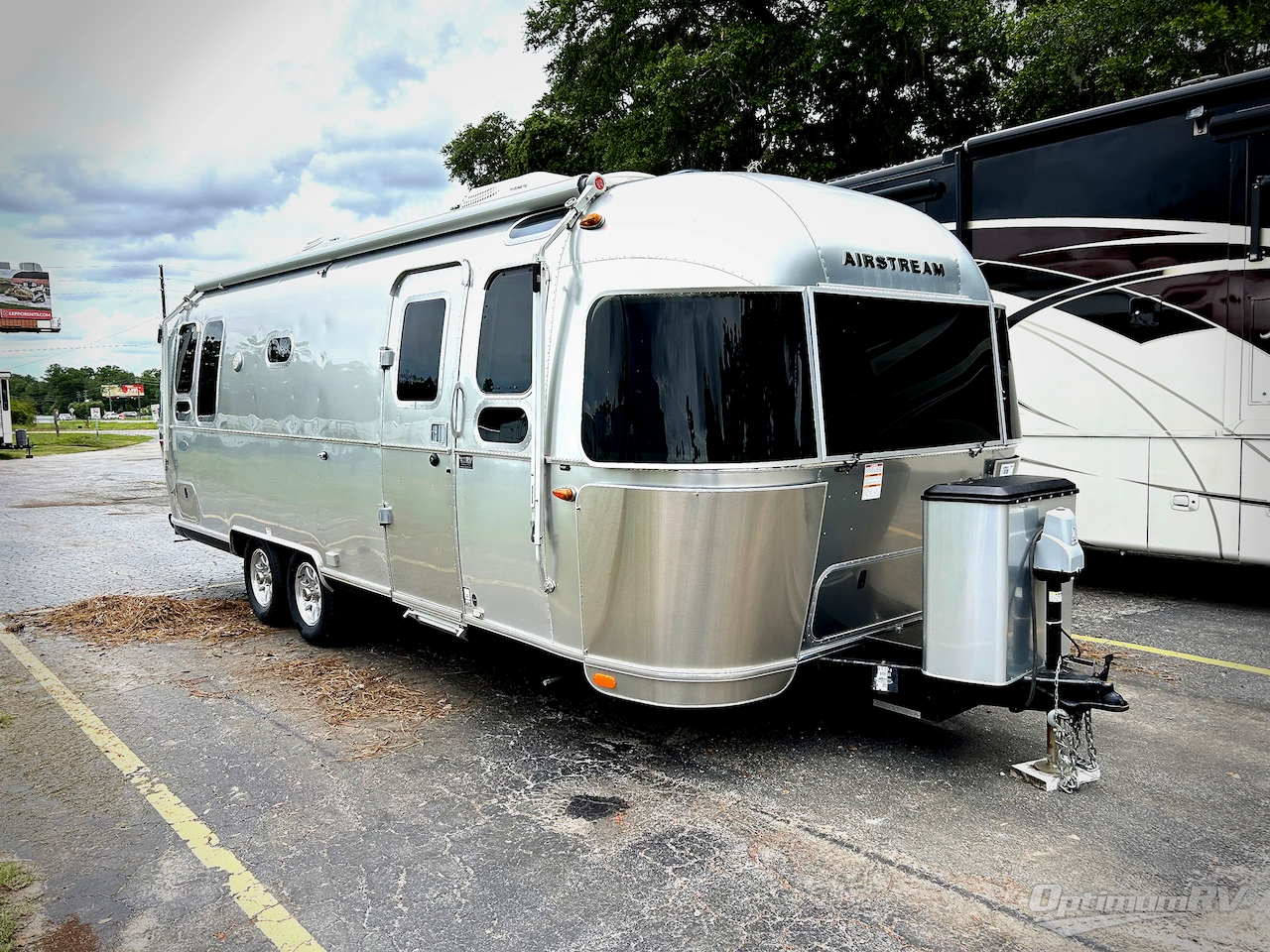 2019 Airstream Flying Cloud 26RB TWIN Photo 1