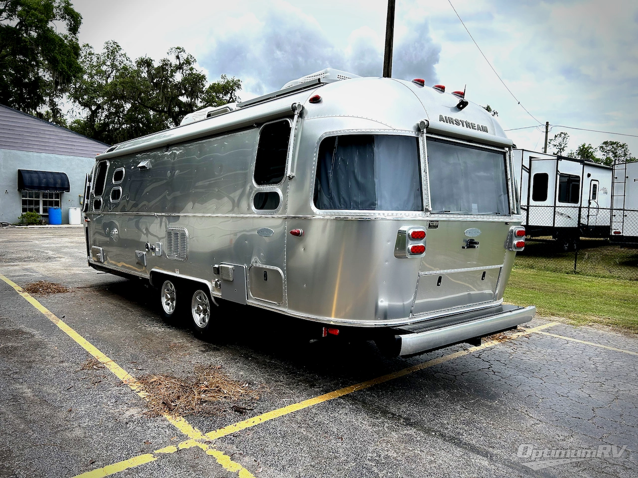2019 Airstream Flying Cloud 26RB TWIN Photo 3