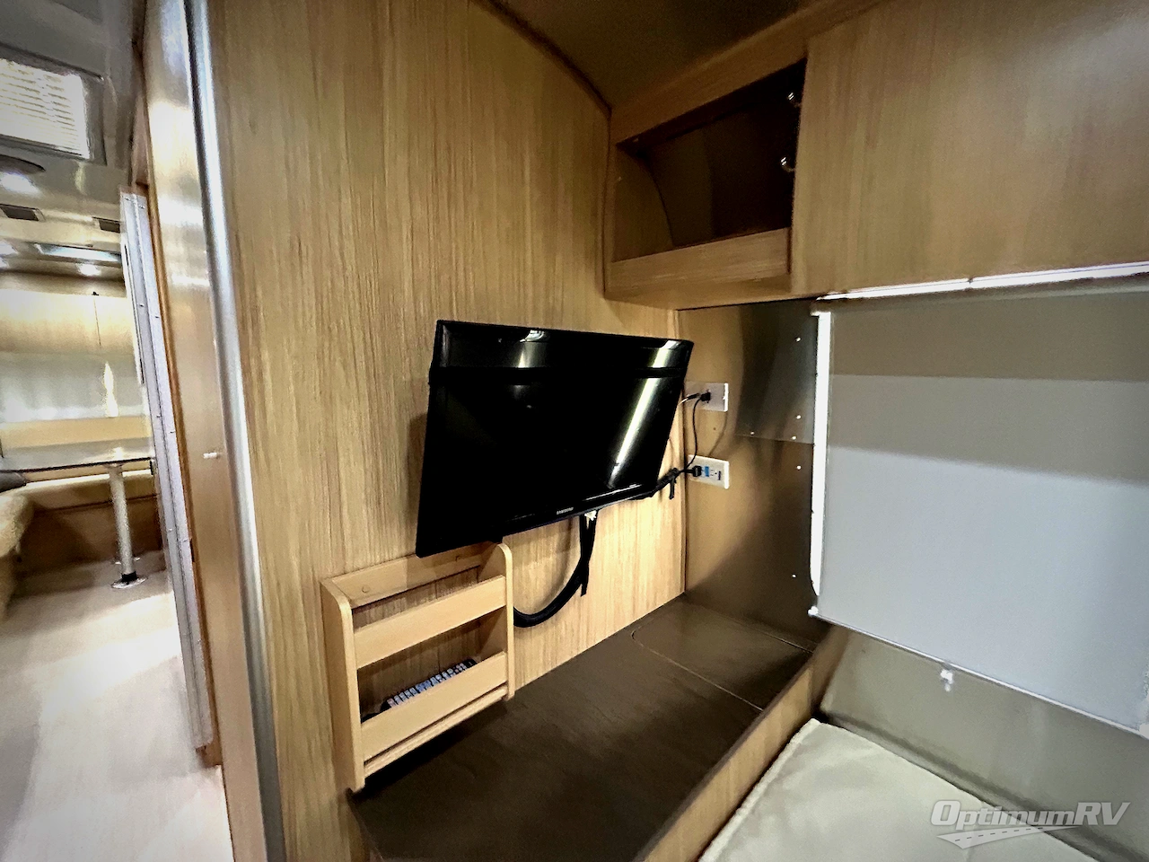 2019 Airstream Flying Cloud 26RB TWIN Photo 15