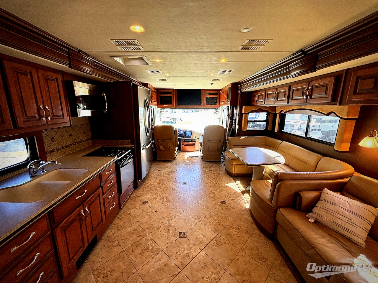 2012 Fleetwood Discovery 40G Photo 5