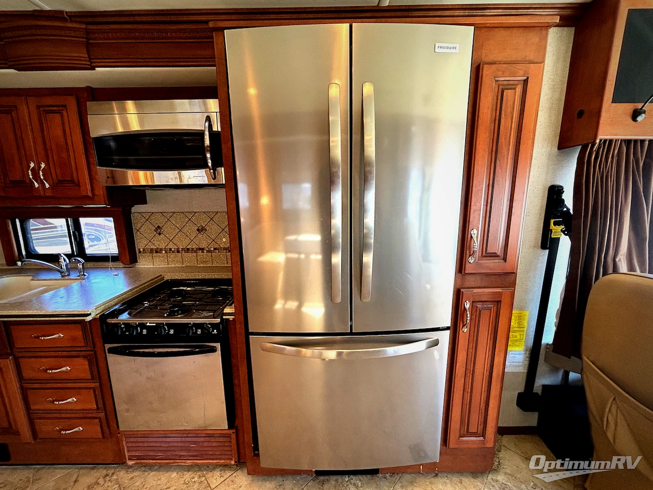 2012 Fleetwood Discovery 40G Photo 8