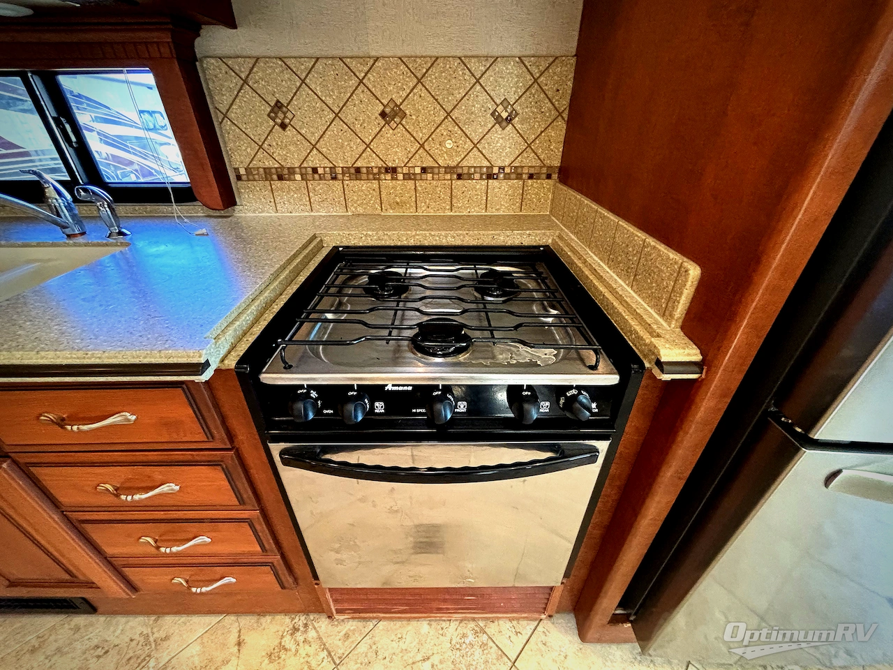 2012 Fleetwood Discovery 40G Photo 9