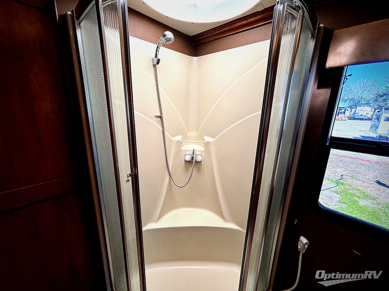 2012 Fleetwood Discovery 40G Photo 14