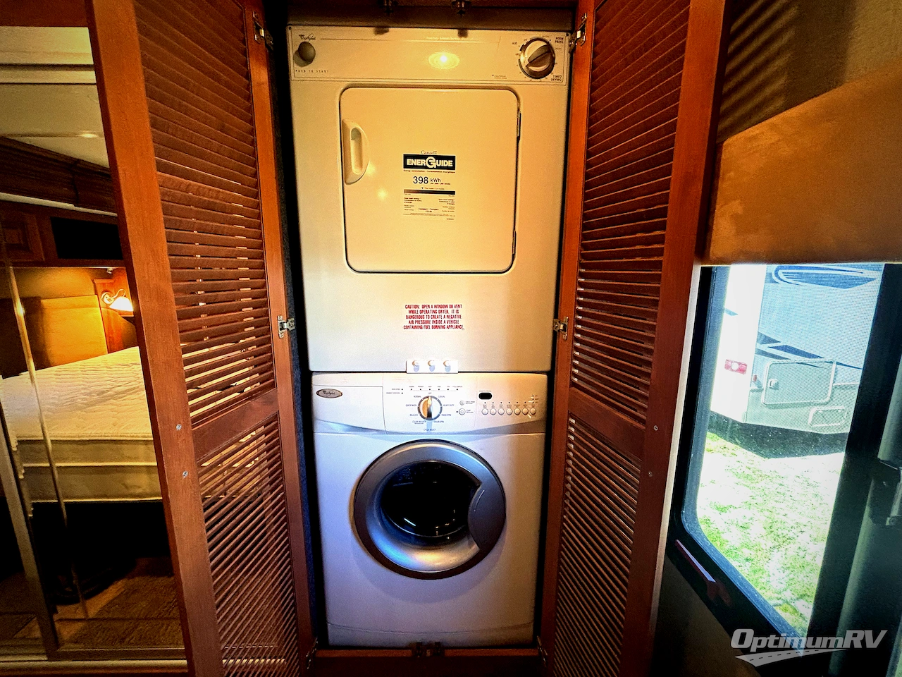 2012 Fleetwood Discovery 40G Photo 20