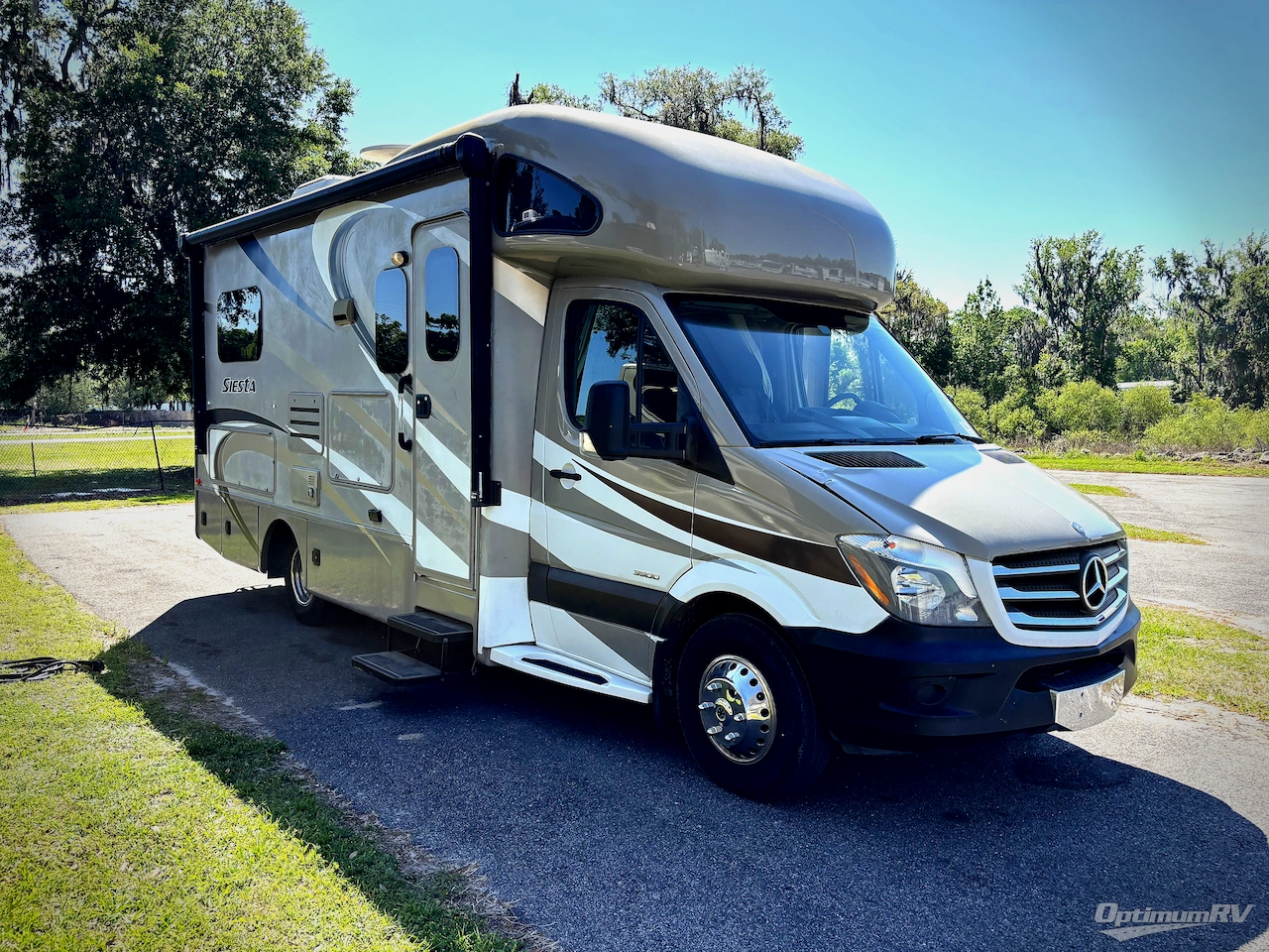 2015 Thor Siesta Sprinter 24SA Photo 1