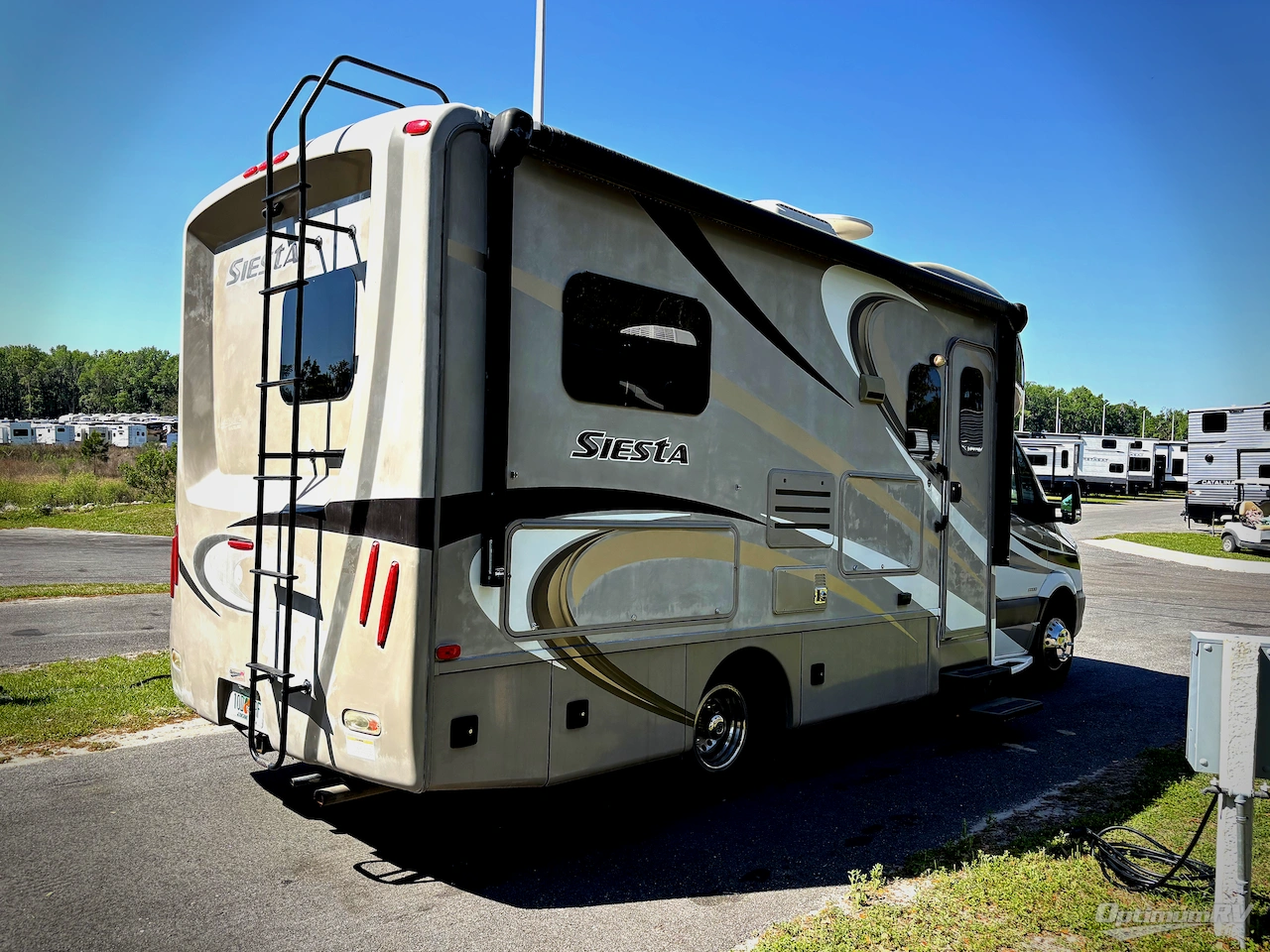 2015 Thor Siesta Sprinter 24SA Photo 2