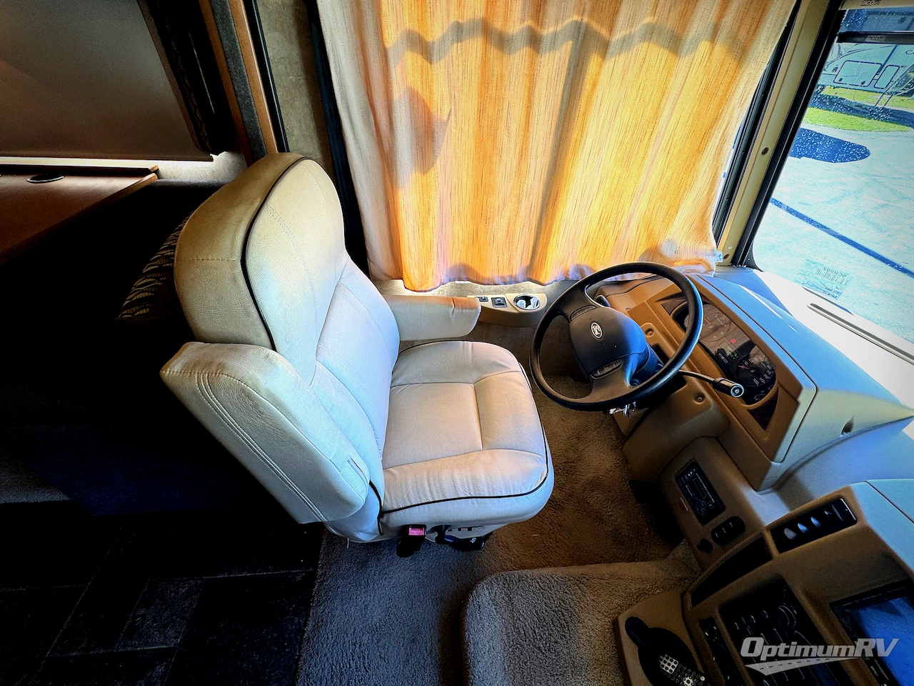 2013 Itasca Sunova 33C Photo 7