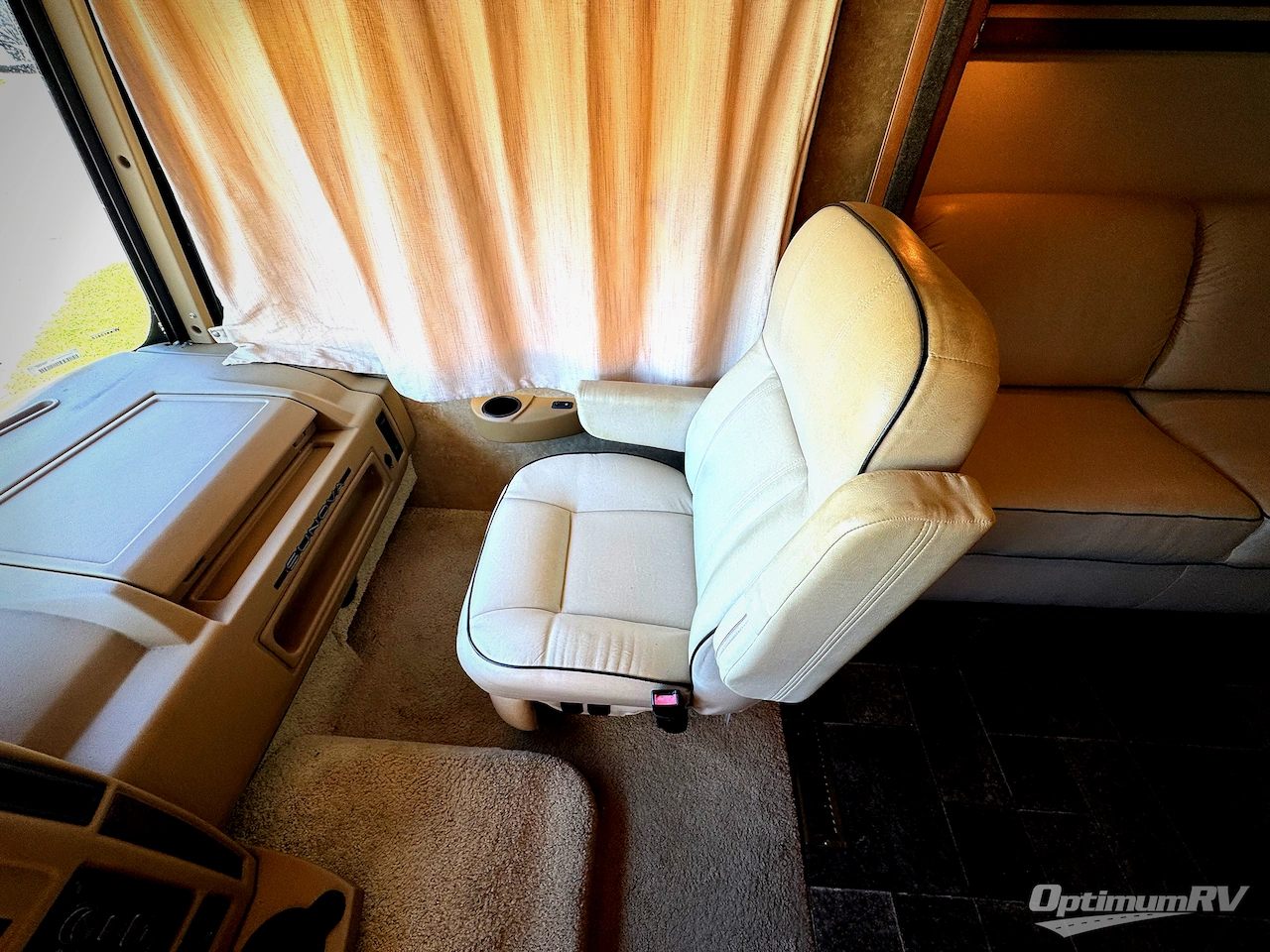 2013 Itasca Sunova 33C Photo 9