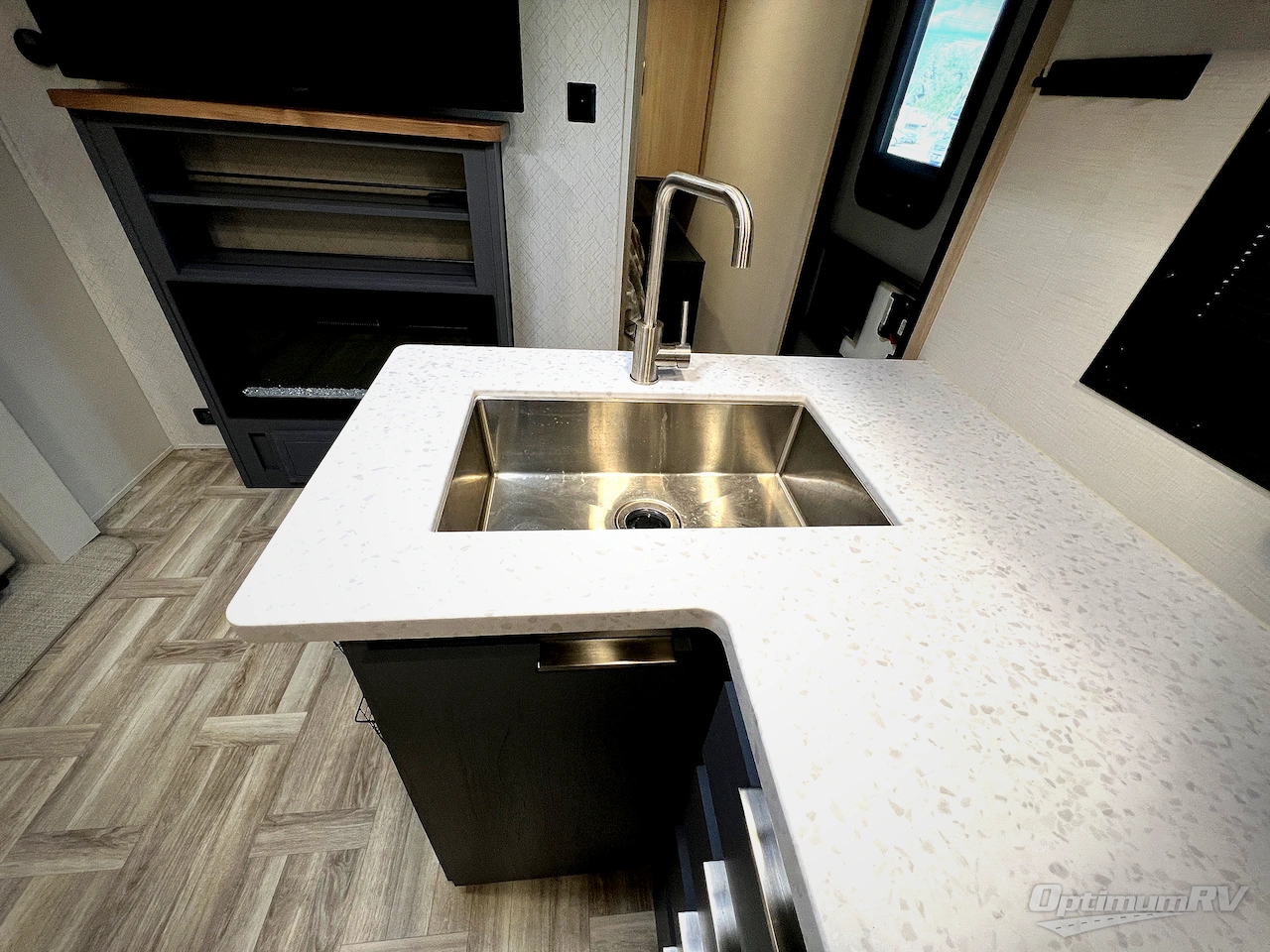 2025 Prime Time Tracer 308BH Photo 10