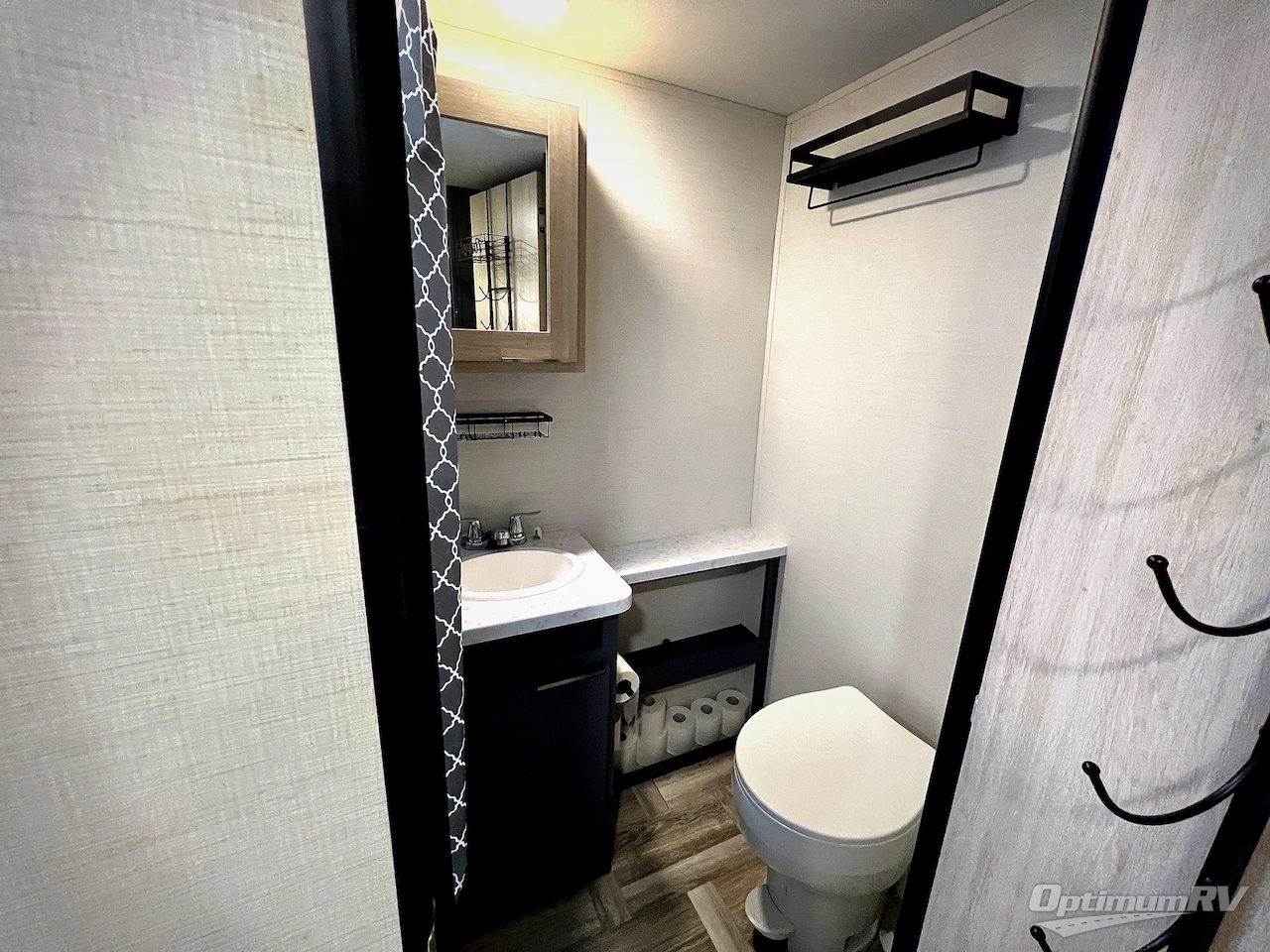 2025 Prime Time Tracer 308BH Photo 15