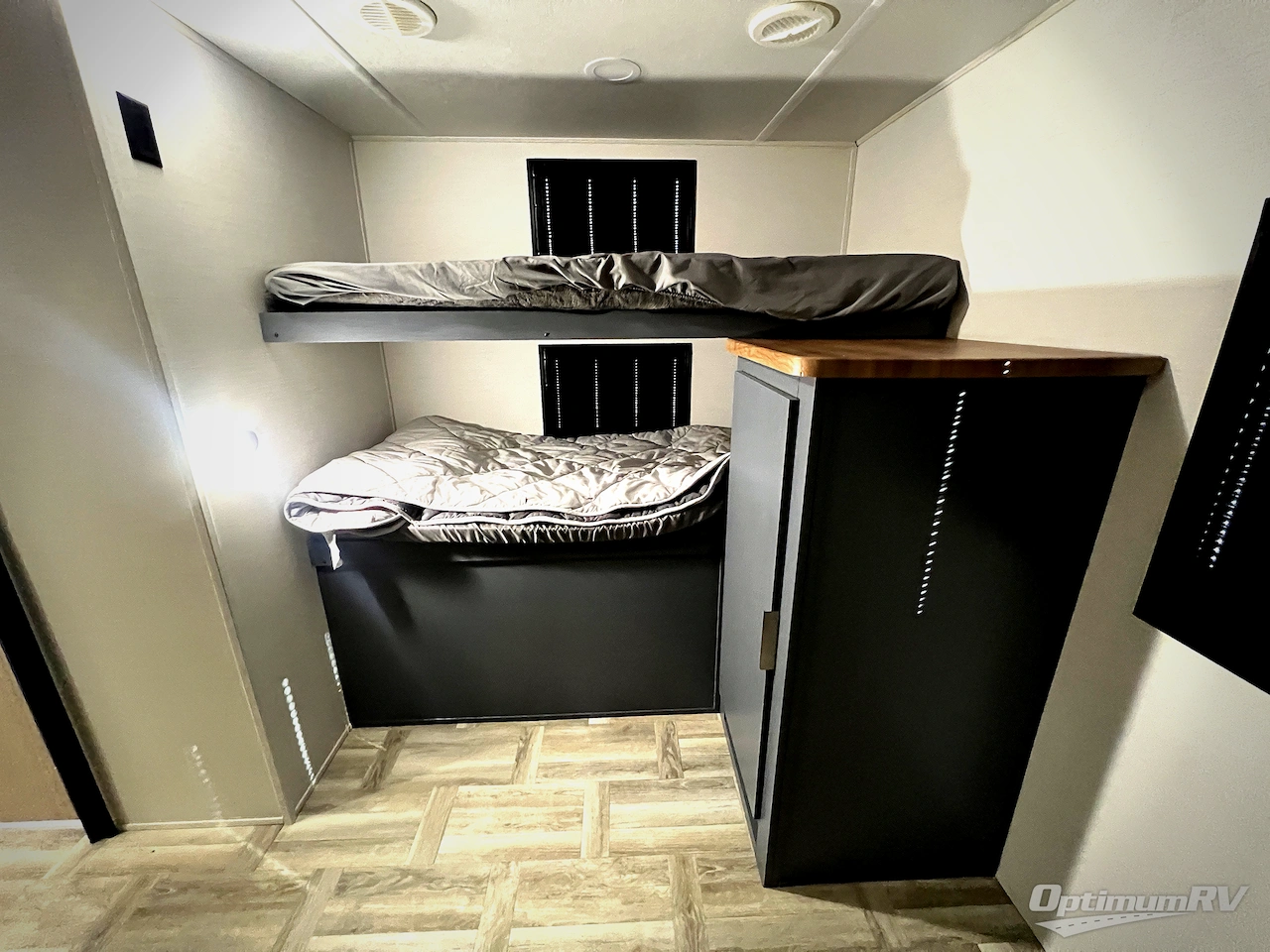 2025 Prime Time Tracer 308BH Photo 19