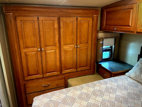 2014 Itasca Cambria 30J RV Photo 4