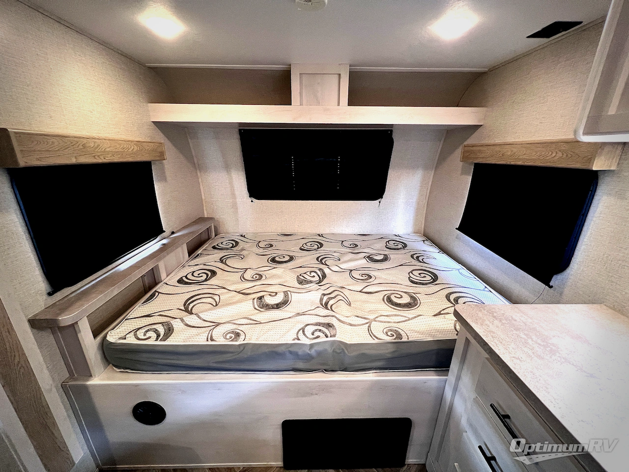 2021 Dutchmen Coleman Rubicon 1608RB Photo 9