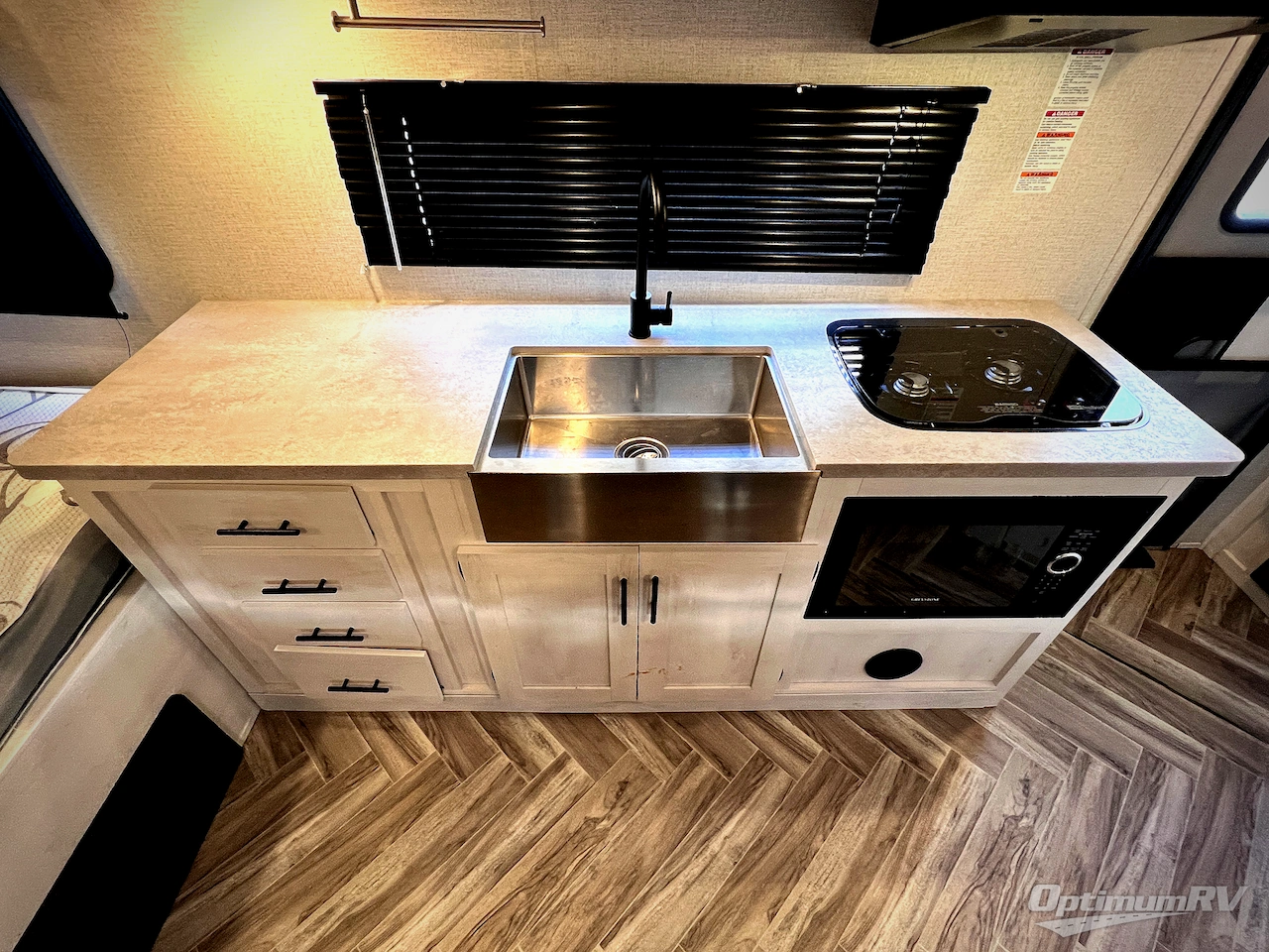 2021 Dutchmen Coleman Rubicon 1608RB Photo 12