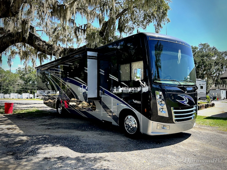 2021 Thor Miramar 35.2 RV Photo 1