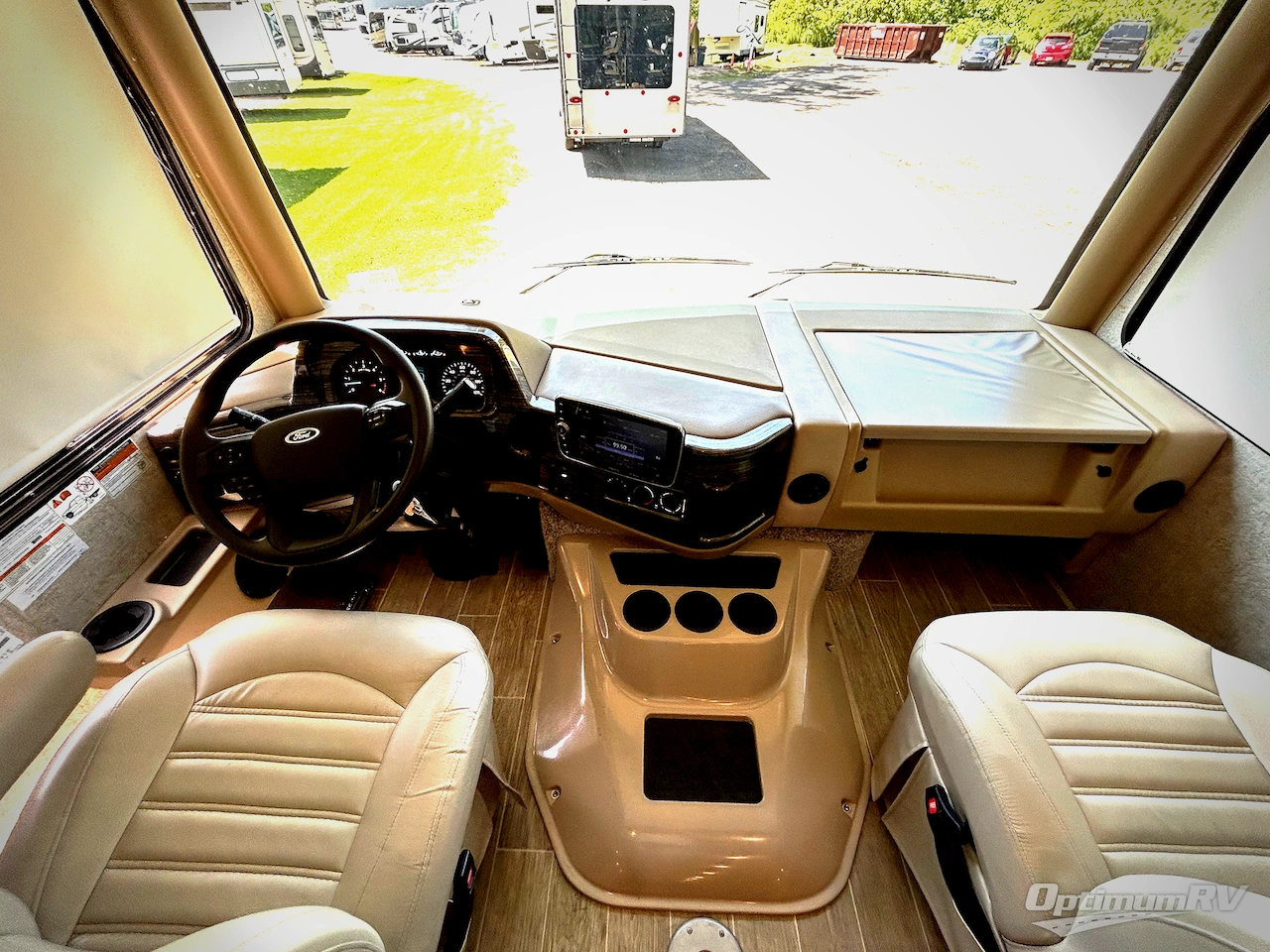 2021 Thor Miramar 35.2 Photo 6