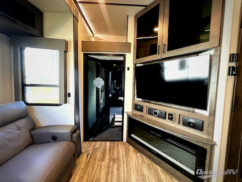2022 Alliance Valor 37V13 RV Photo 3
