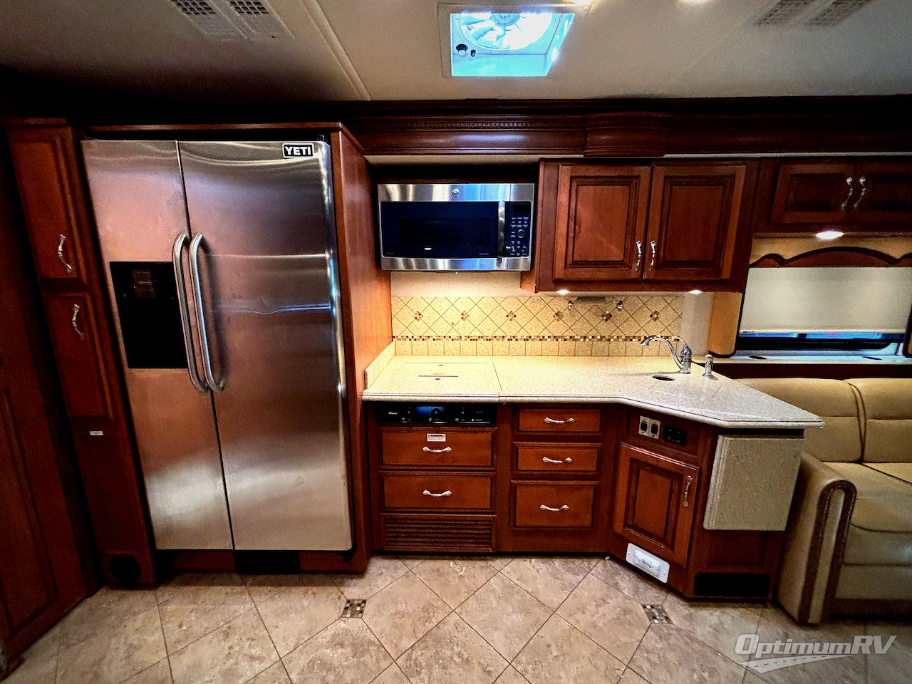 2012 Fleetwood Discovery 36J Photo 6