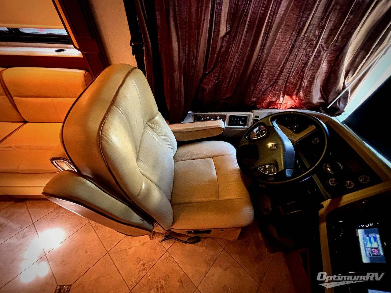 2012 Fleetwood Discovery 36J Photo 7