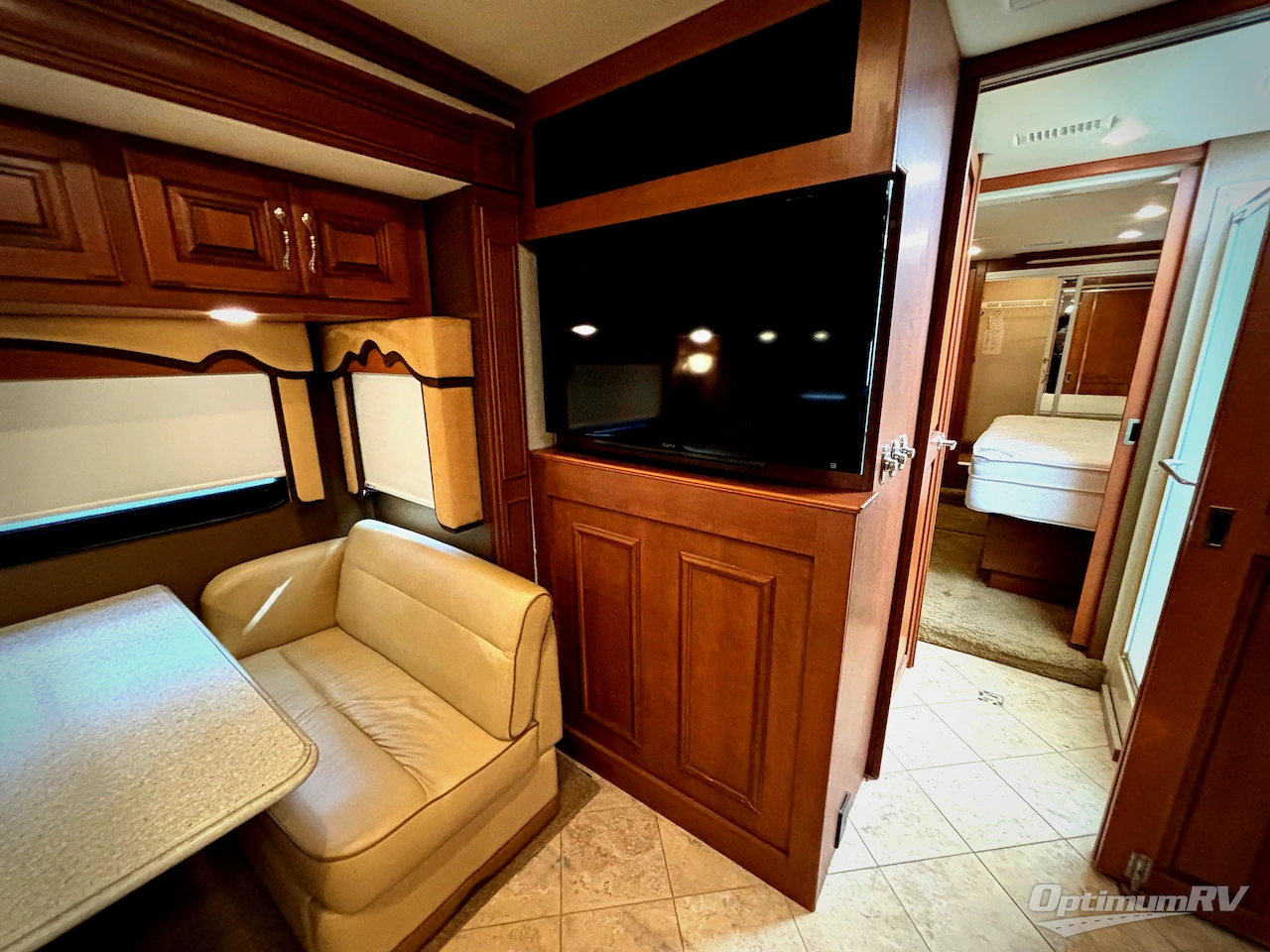 2012 Fleetwood Discovery 36J Photo 12