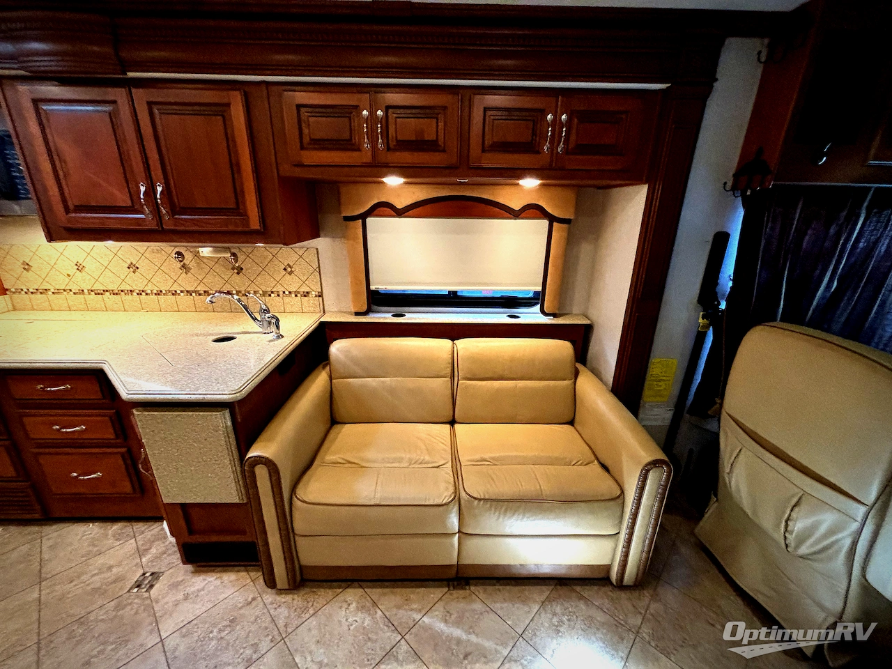 2012 Fleetwood Discovery 36J Photo 13