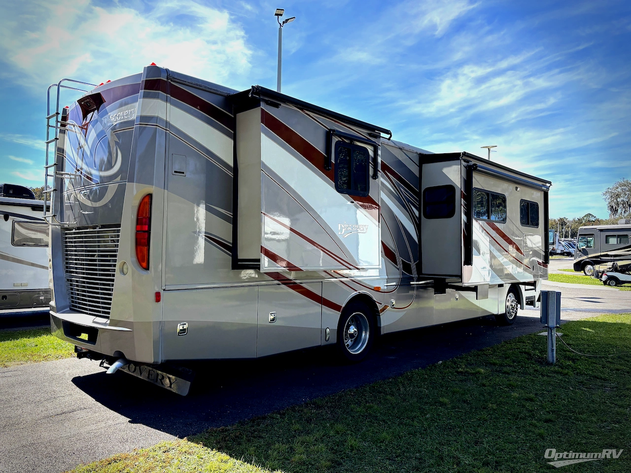 2012 Fleetwood Discovery 36J Photo 2