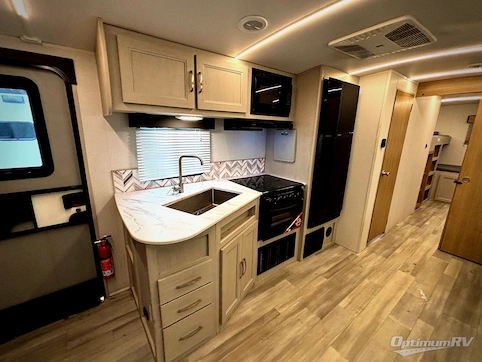 2025 Cruiser Embrace EL32BH RV Photo 3