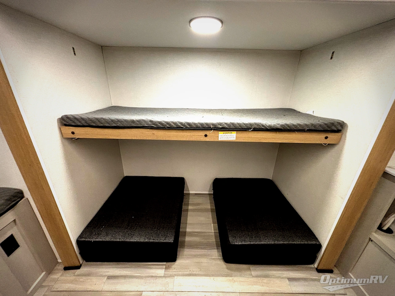 2025 Cruiser Embrace EL32BH Photo 17