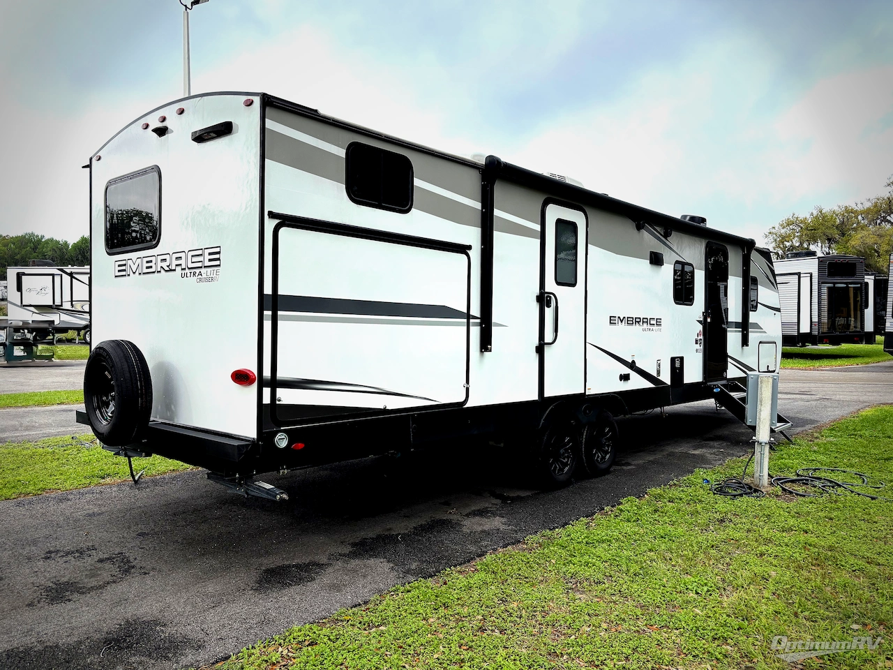 2025 Cruiser Embrace EL32BH Photo 2